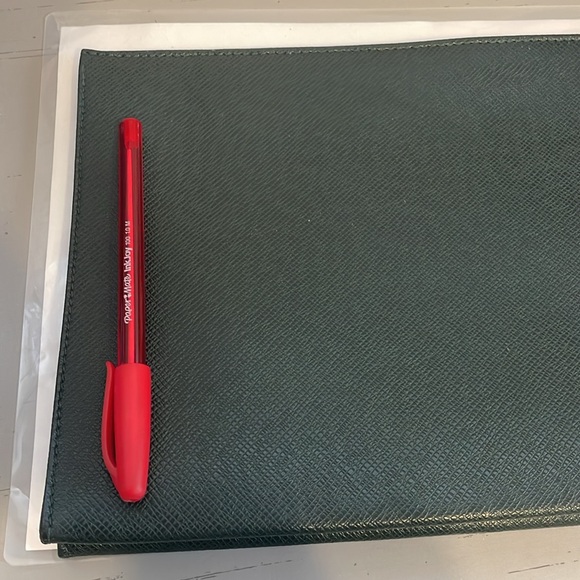 Louis Vuitton pouch in hunter green W/ COA - Picture 9 of 9